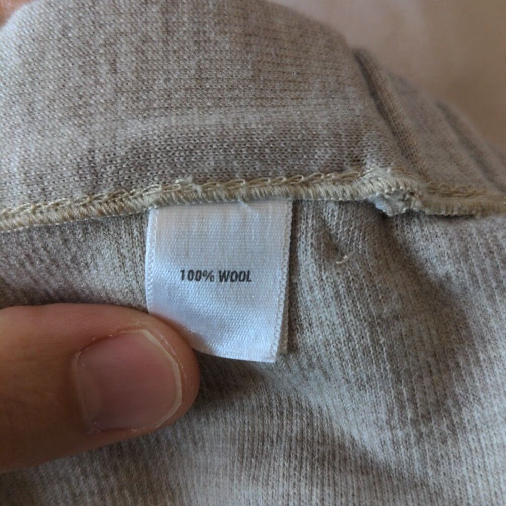 St. John Knit Pants Size M Oatmeal 100% Wool Pull On Capri Quiet Luxury Casual - Picture 8 of 8